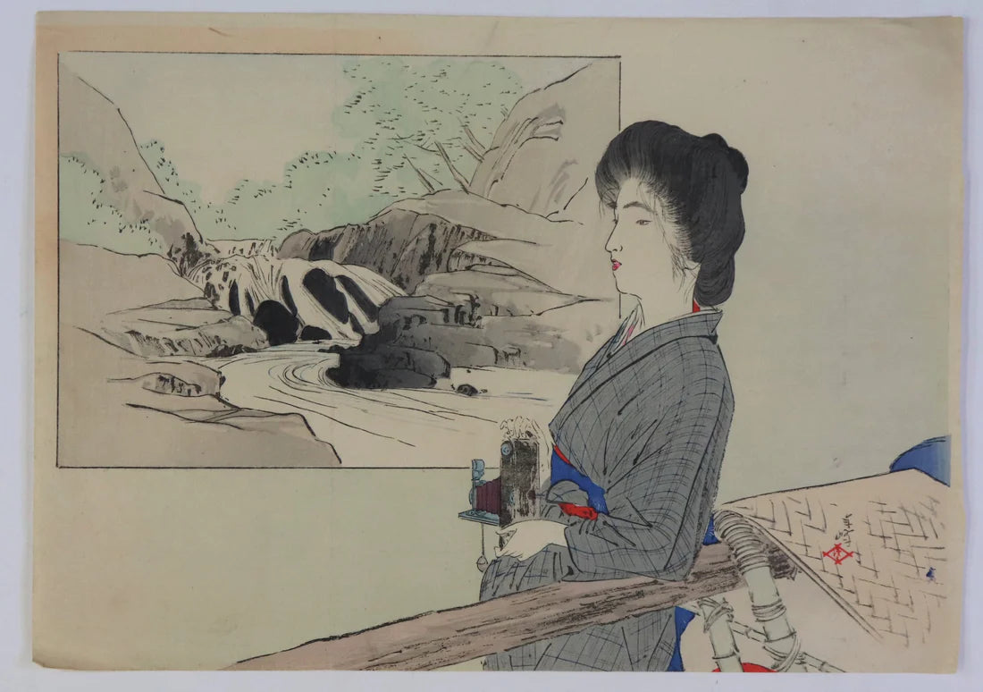 Toshimine Tsuitsui "Woman with a camera"